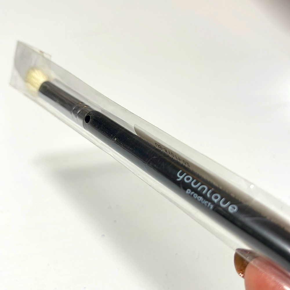 Younique brush